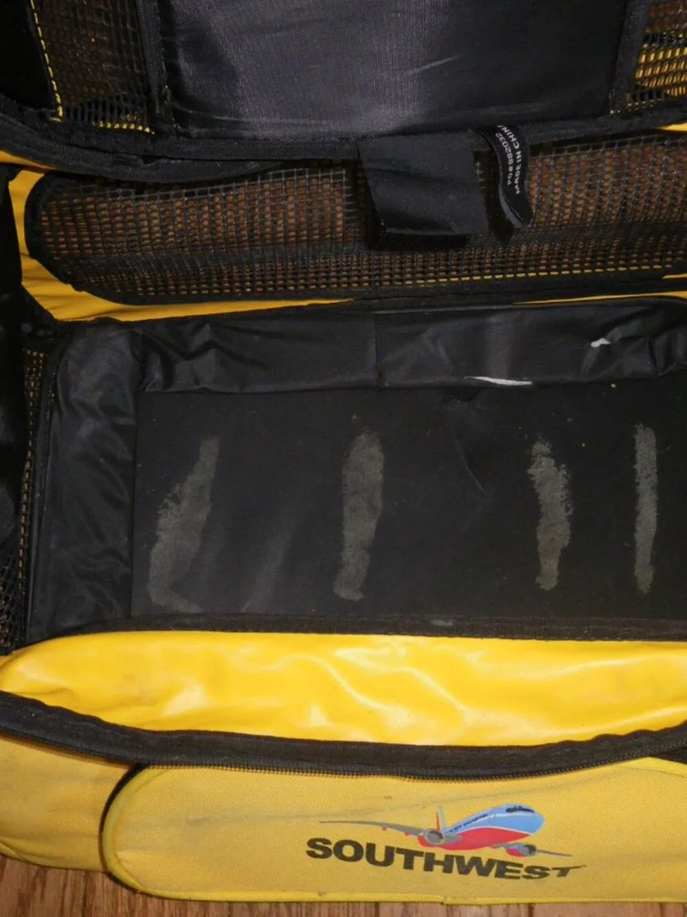 Southwest Airlines Expandable Pet Carrier Mesh Sides Vented Travel Bag Dog Cat